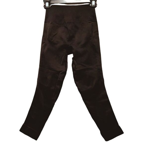 Lululemon Zone In Crops in Gator Green - Picture 6 of 10